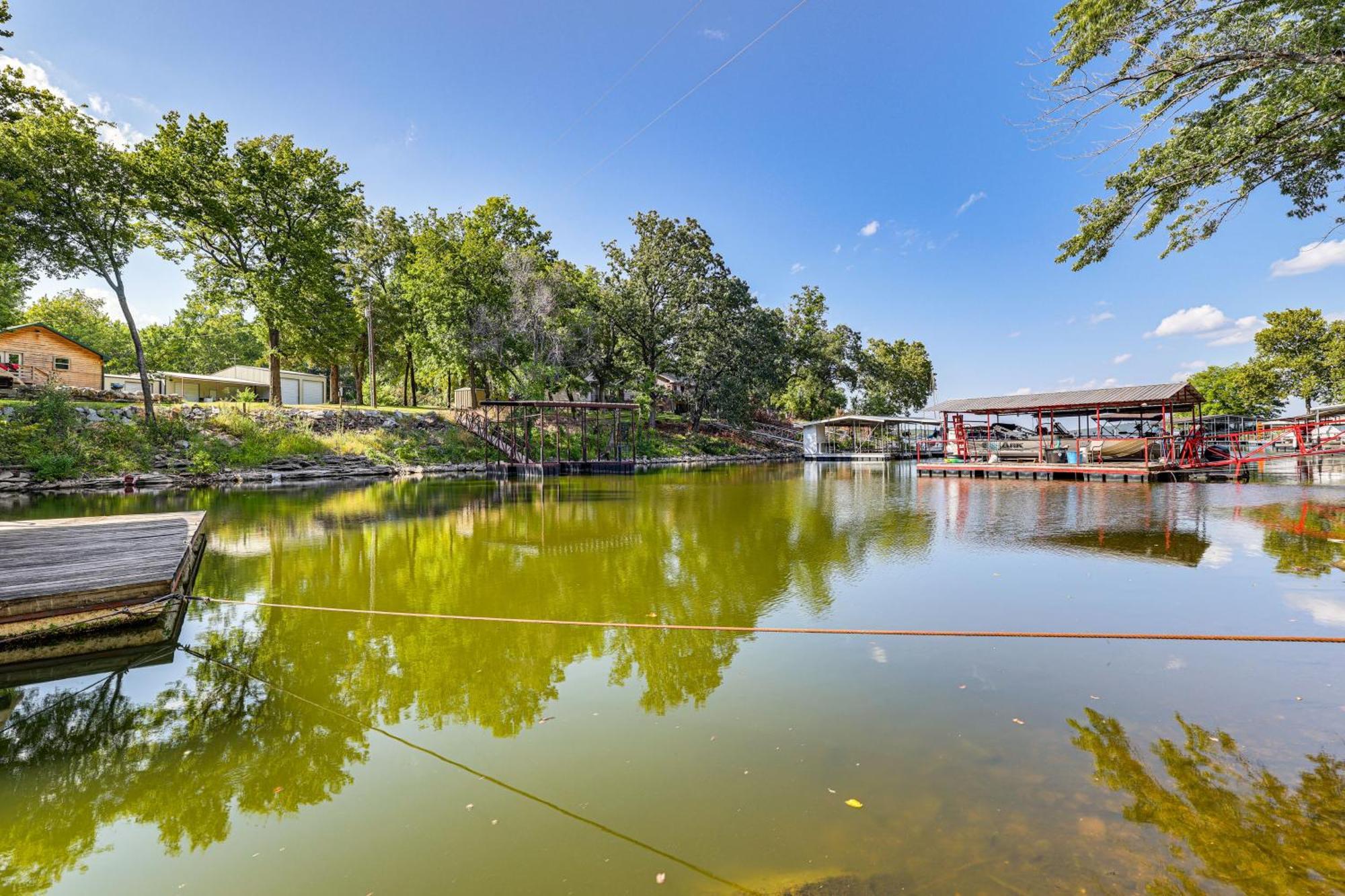 Grove Lakefront Cabin With Water And Dock Access! المظهر الخارجي الصورة