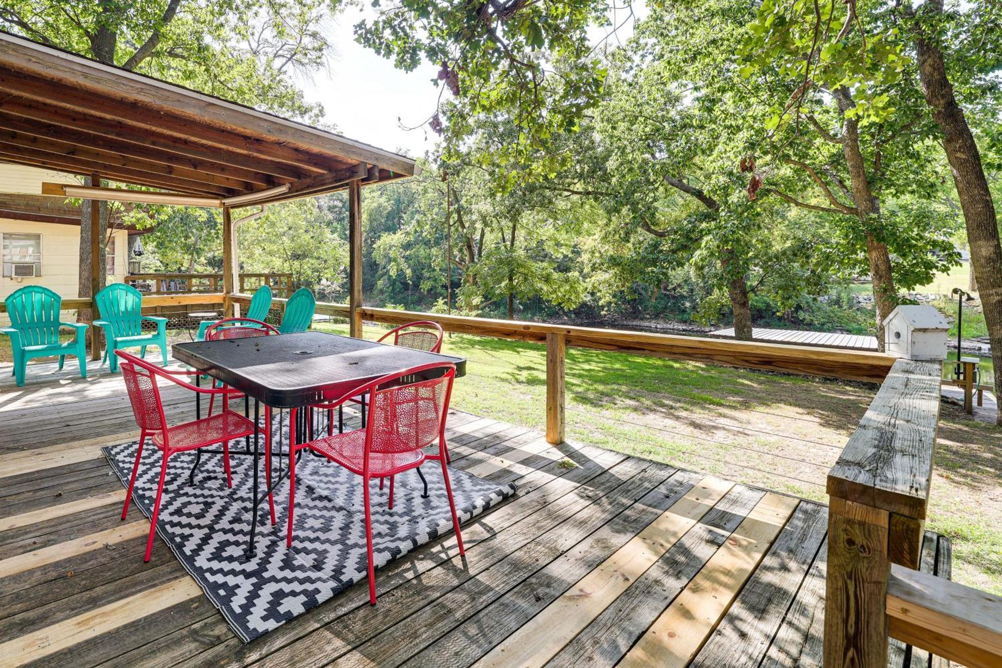 Grove Lakefront Cabin With Water And Dock Access! المظهر الخارجي الصورة