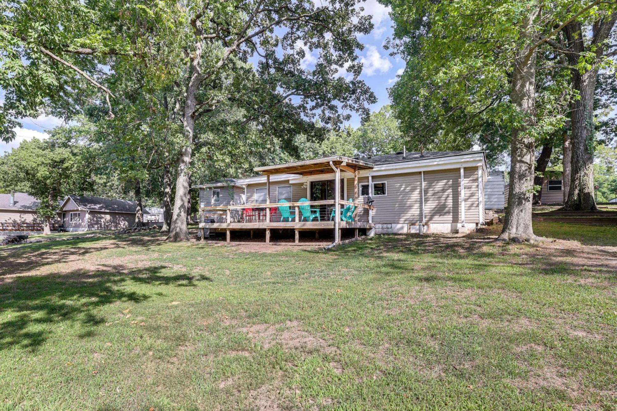 Grove Lakefront Cabin With Water And Dock Access! المظهر الخارجي الصورة