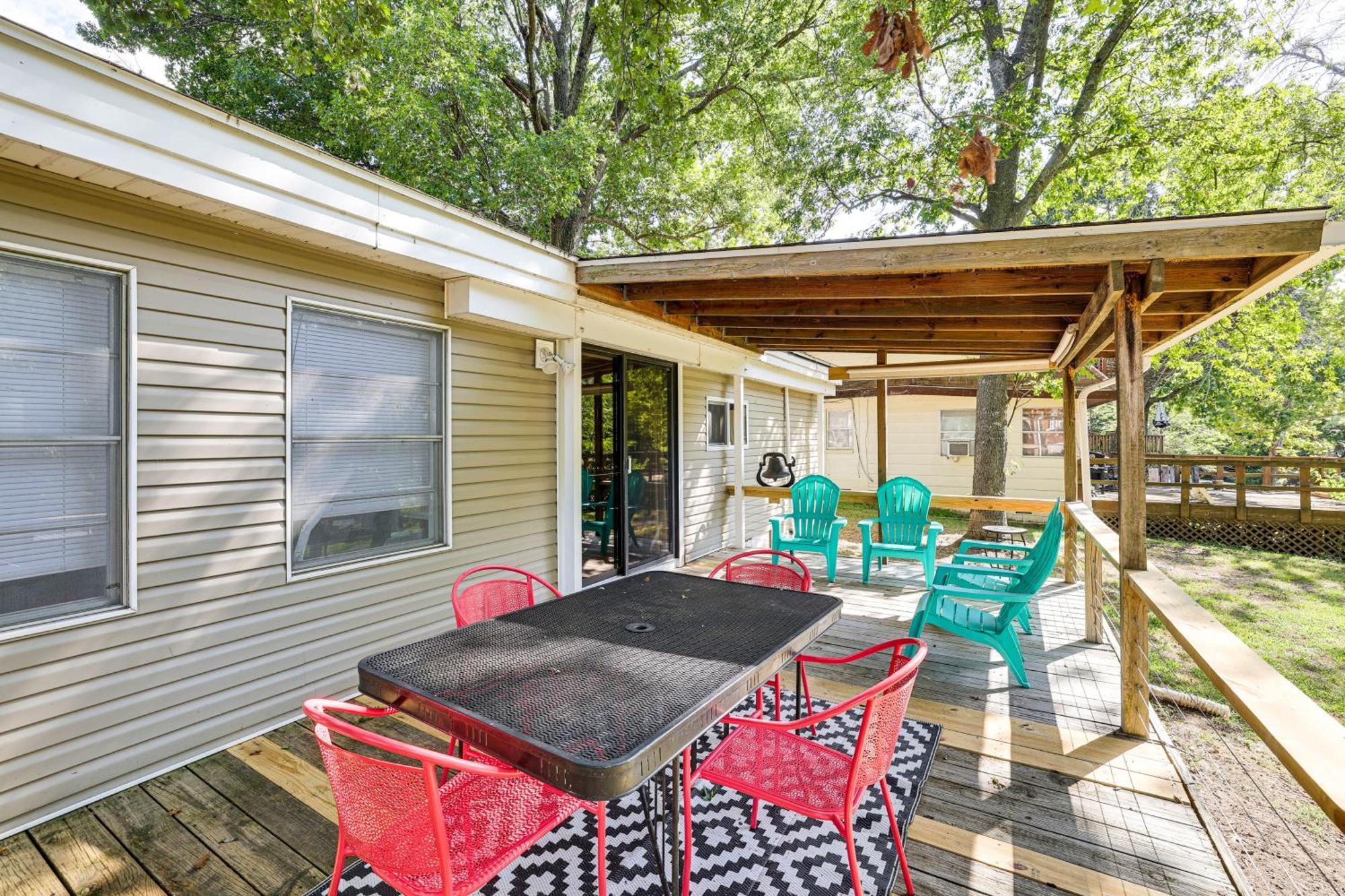Grove Lakefront Cabin With Water And Dock Access! المظهر الخارجي الصورة